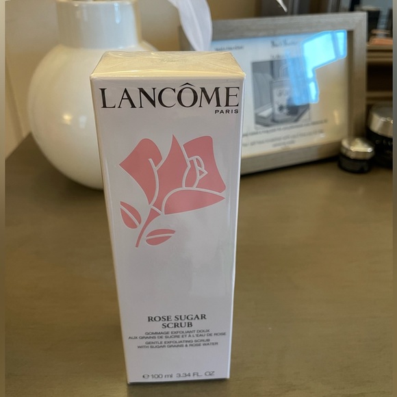 LANCÔME Exfoliating Rose Sugar Scrub - Picture 2 of 6